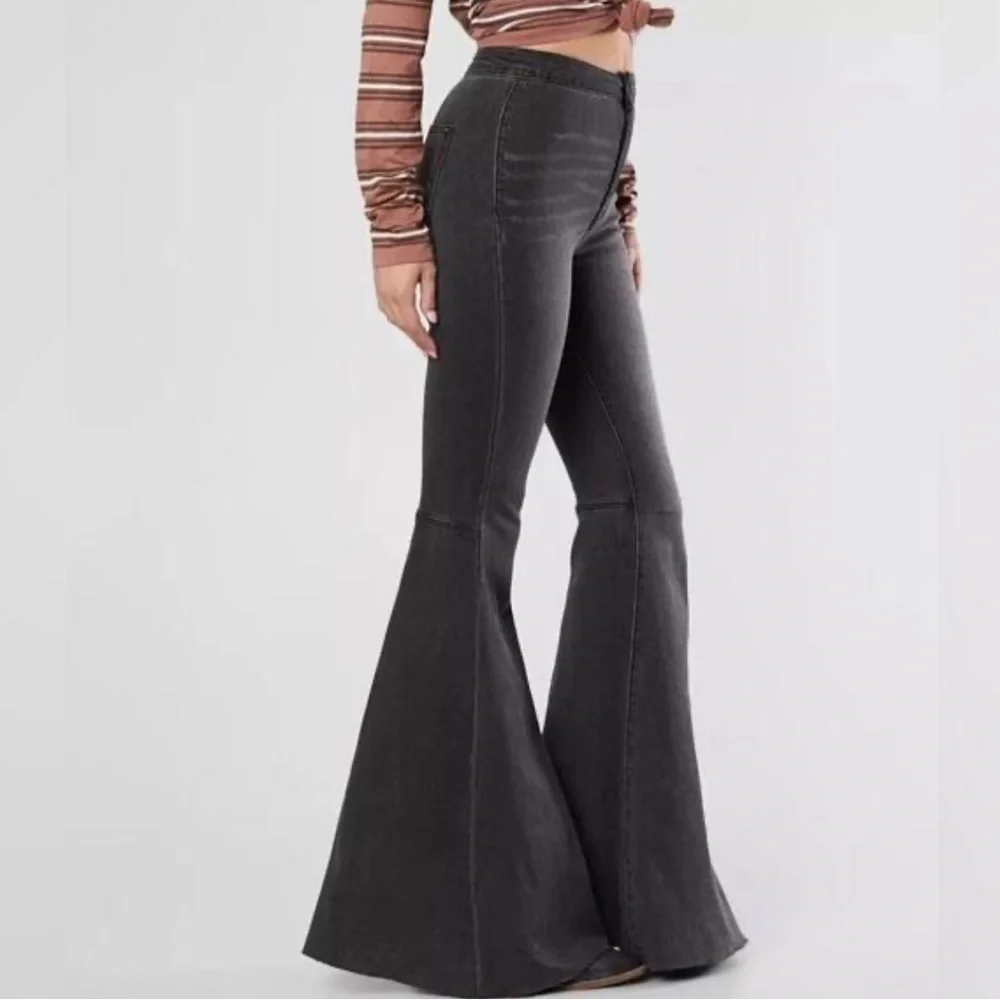 *FREE PEOPLE* Charcoal Denim Super Flare Jean Pants Size 26